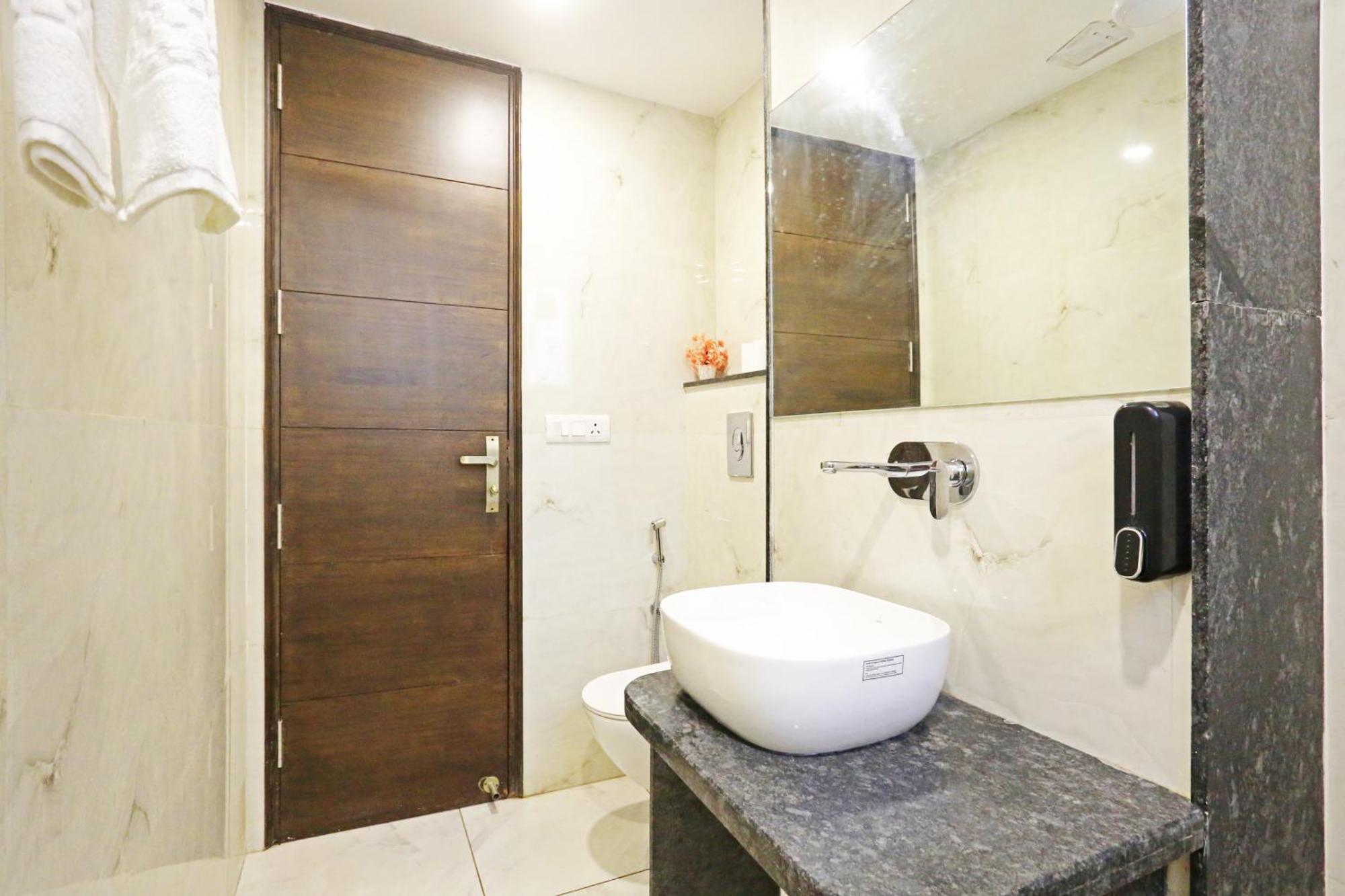 Hotel Mayfair Just A Minute Away From New Delhi Railway Station And Connaught Place Extérieur photo