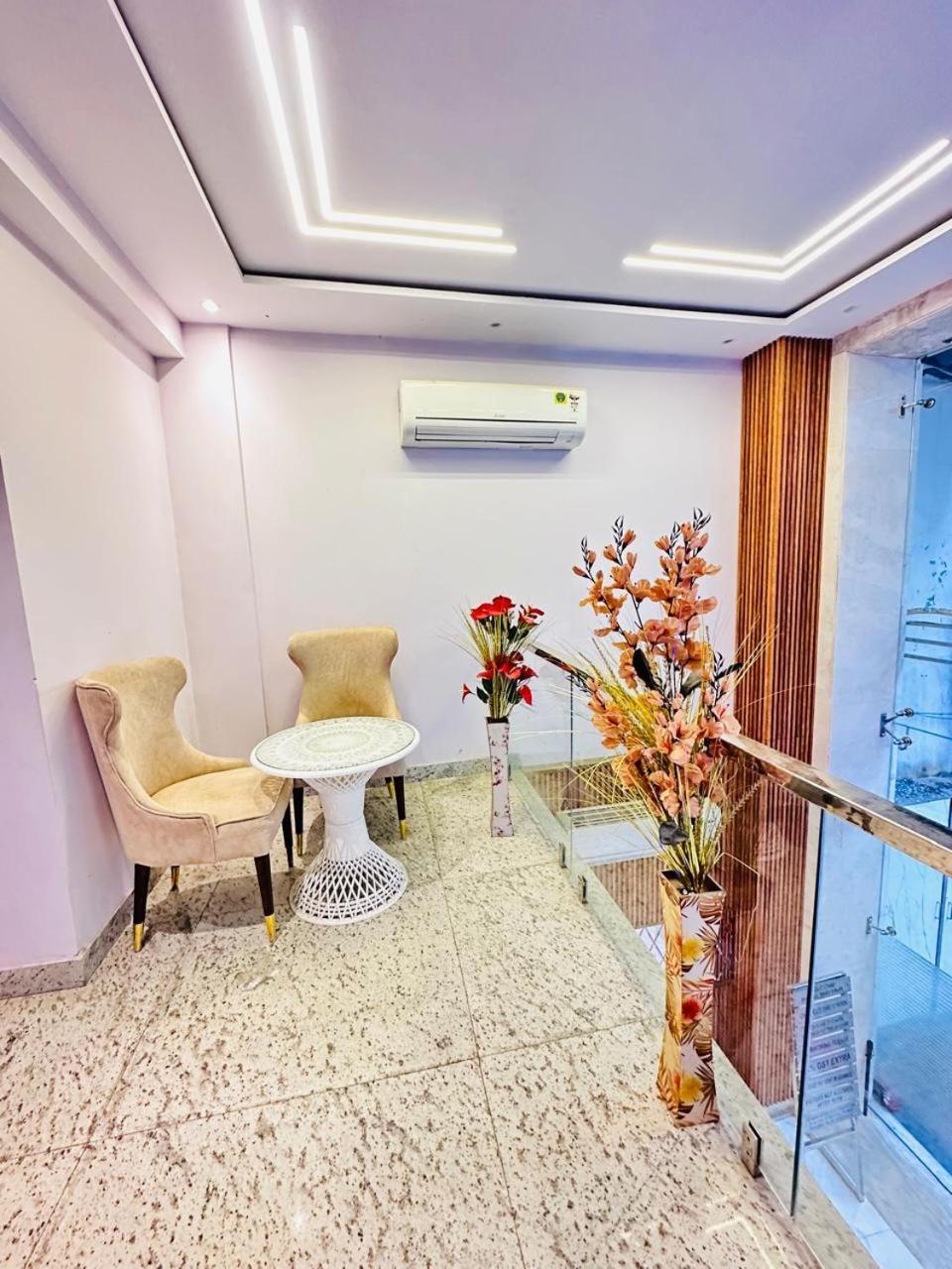 Hotel Mayfair Just A Minute Away From New Delhi Railway Station And Connaught Place Extérieur photo